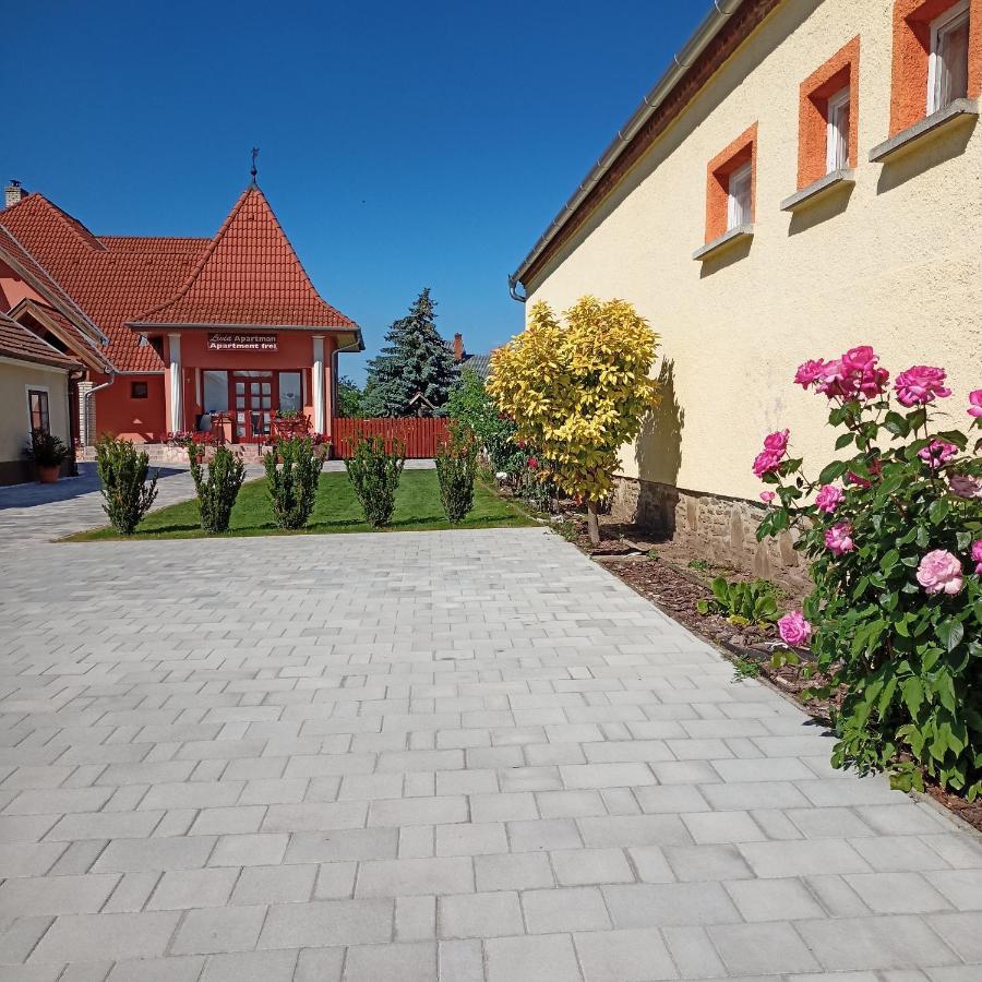 Lívia Apartman Buk Exterior foto