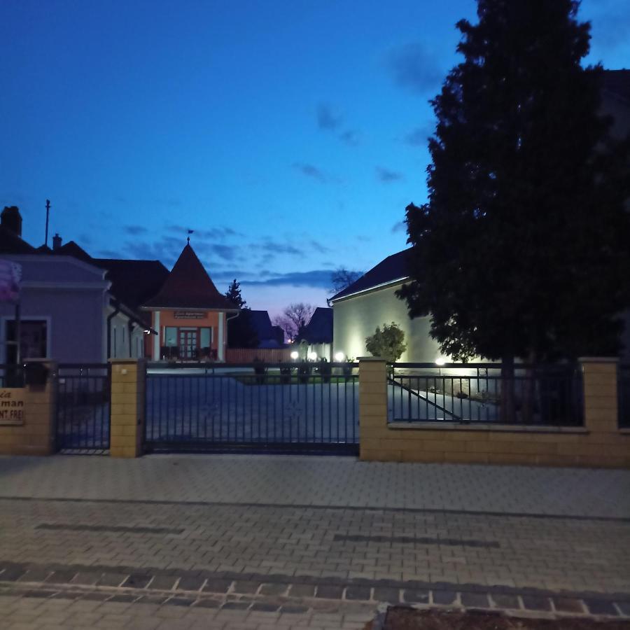 Lívia Apartman Buk Exterior foto