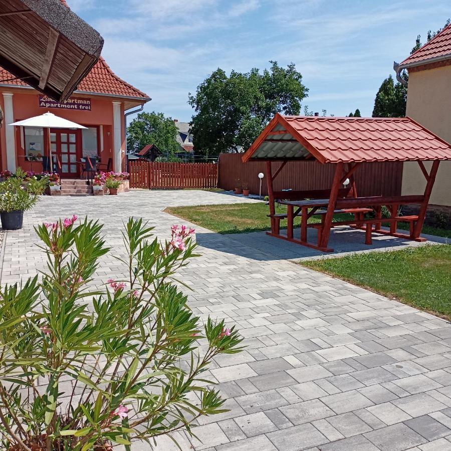 Lívia Apartman Buk Exterior foto