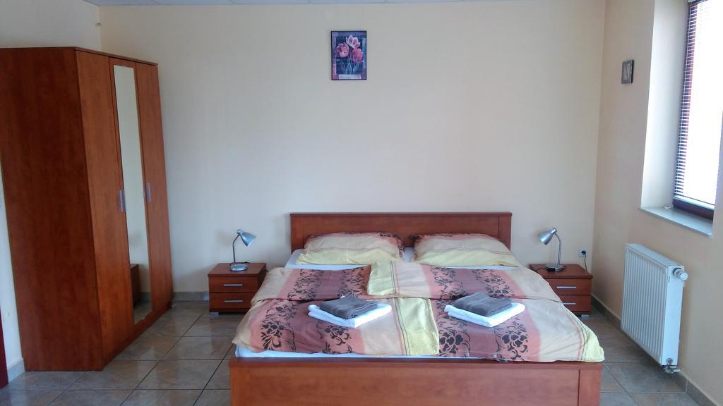Lívia Apartman Buk Exterior foto